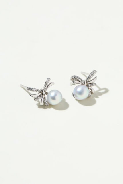 There are so many bows and numb earrings